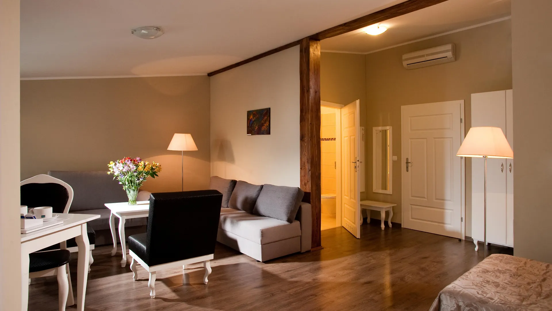 Leone Aparthotel Krasków