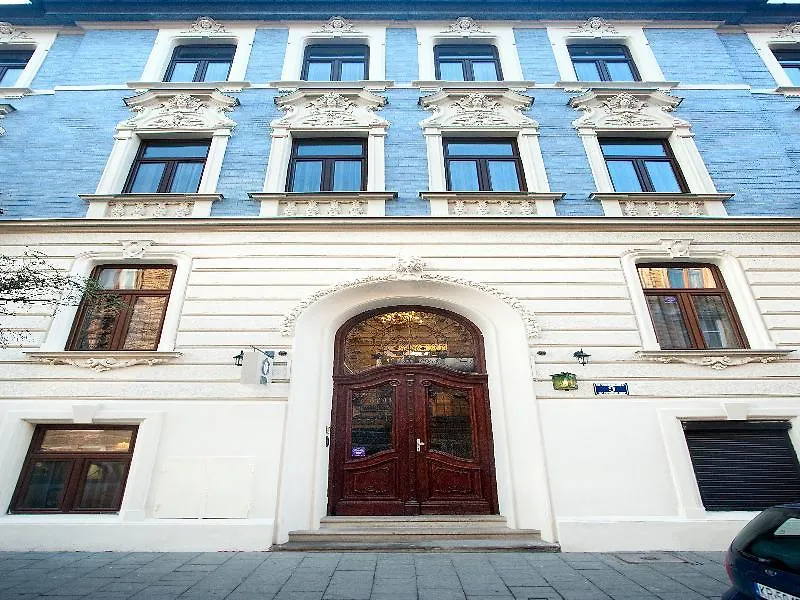 Leone Aparthotel Krasków