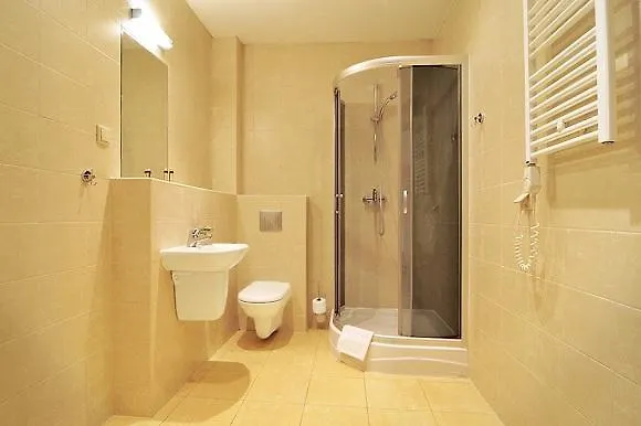Leone Aparthotel Krasków