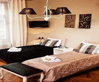 Leone Aparthotel Krasków 3*,